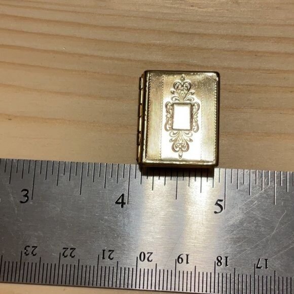 Vintage Gold-Tone Hinged Photo Locket Book Style Button Cover - Picture 2 of 6